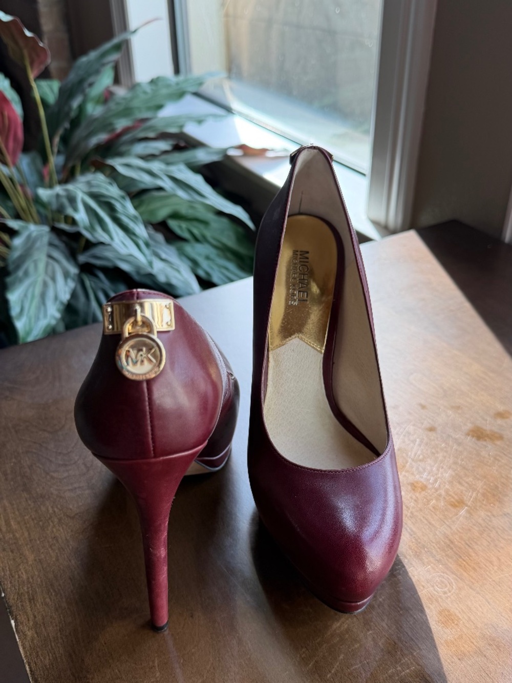 MICHAEL KORS Maroon Pumps Size 9.5 - Picture 1 of 2